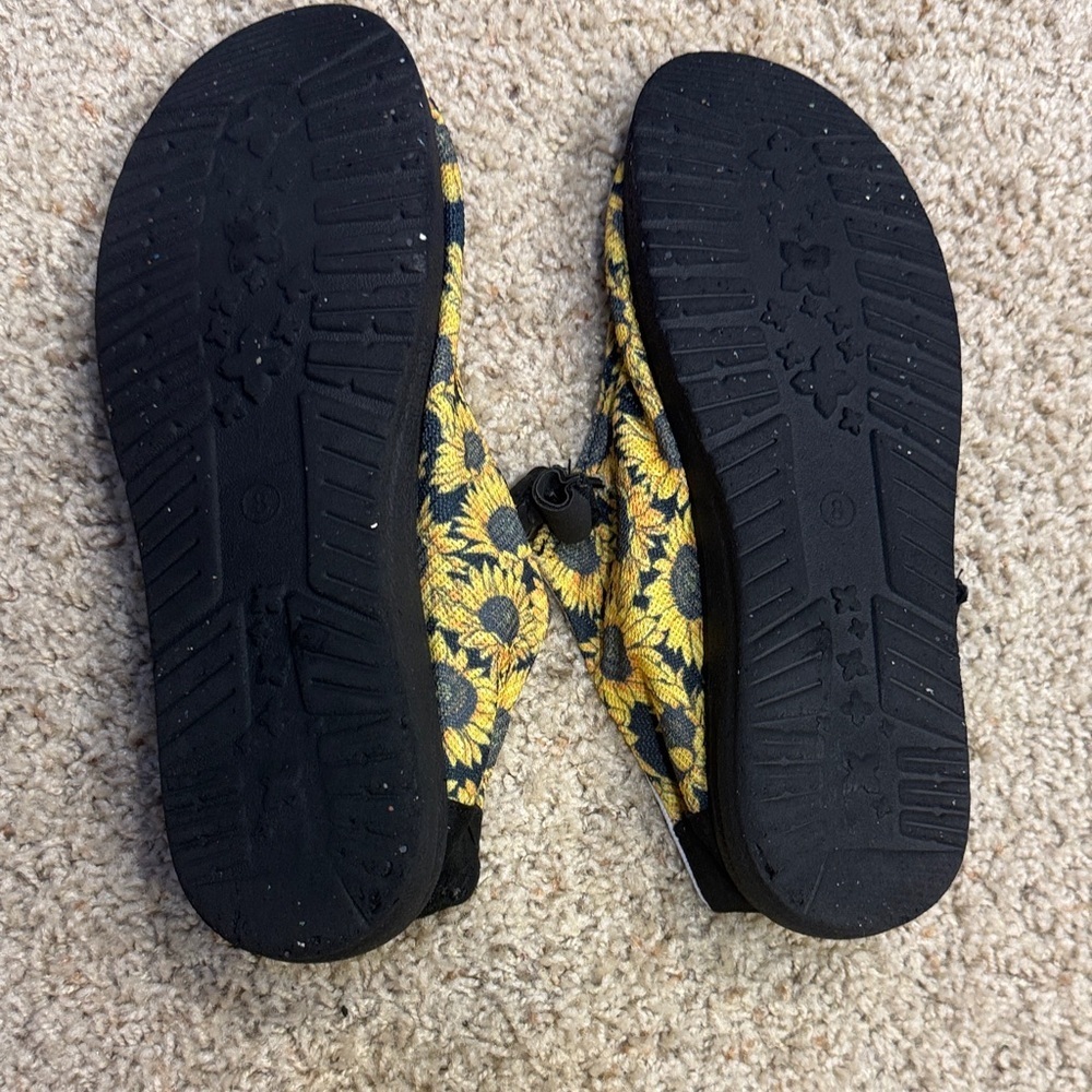 Simply Southern Brand,  Sunflower Shoes, Womens 8M, used - Picture 4 of 10